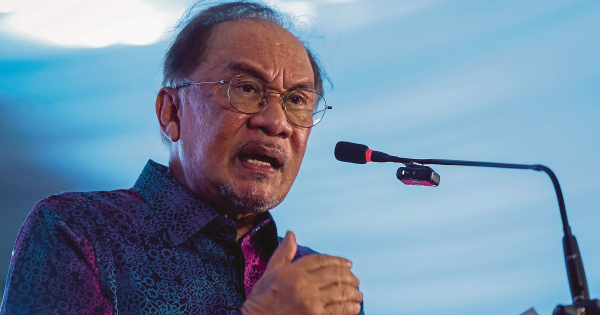 Focus should be on Tabung Haji injustice, not my absence, Anwar tells critics
