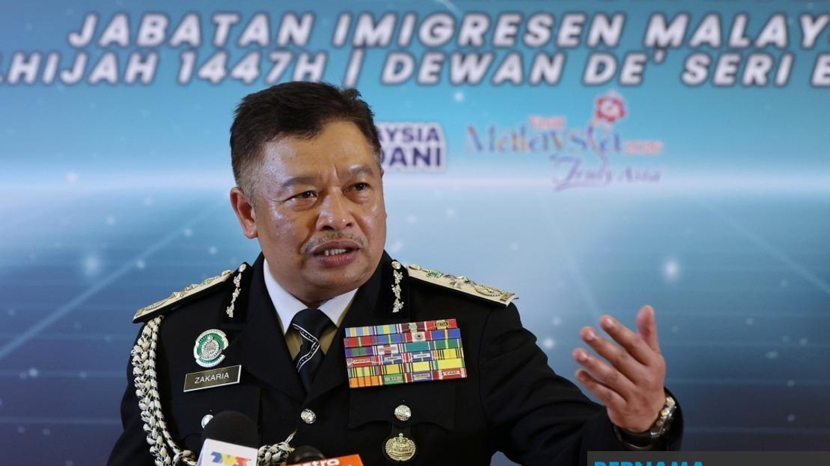 Only Two Airlines Facing Processing Issues With Extended Malaysian Passports, Says Immigration Chief