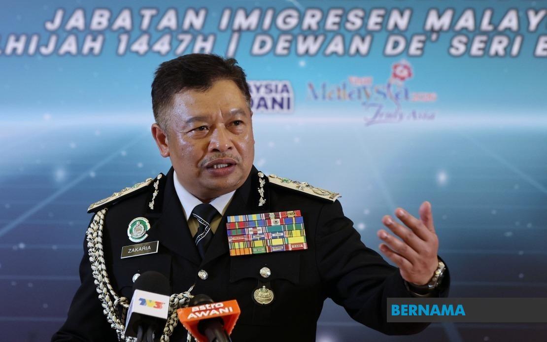 Only Two Airlines Facing Processing Issues With Extended Malaysian Passports, Says Immigration Chief