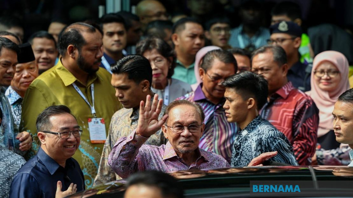 Anwar Orders Rapid Assistance for Malaysians Caught in Nepal Floods