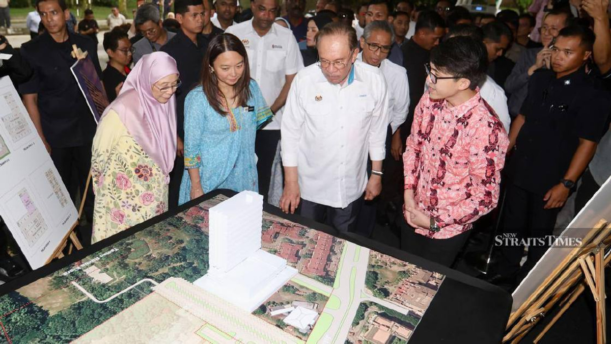 Anwar Defends Government's Urban Poor Track Record, Cites Bukit Kiara Redevelopment Project
