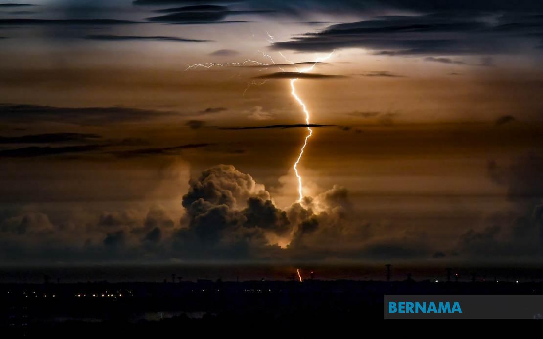 Thunderstorms and Heavy Rain to Batter Four States Through Midnight