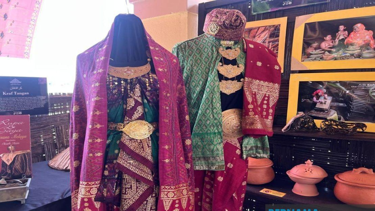 Kain Lima Faces Extinction as Master Weavers Vanish from Malaysia