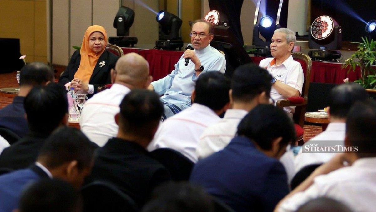Anwar Requests Prabowo's Intervention Over Troubled Felda Eagle High Investment