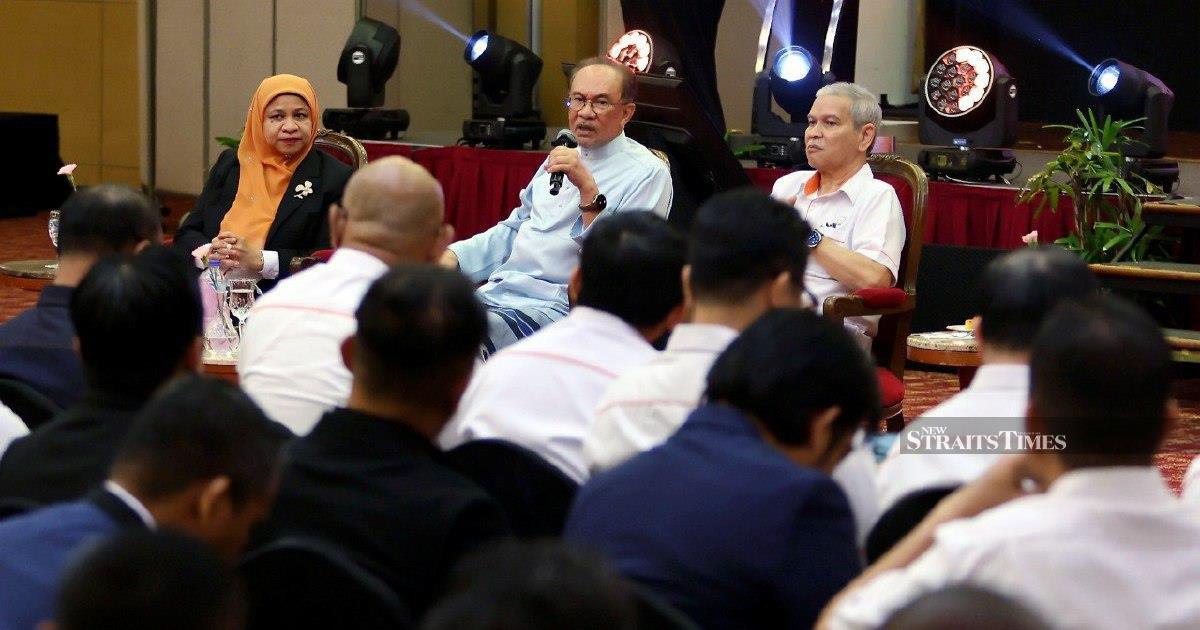 Anwar Requests Prabowo's Intervention Over Troubled Felda Eagle High Investment