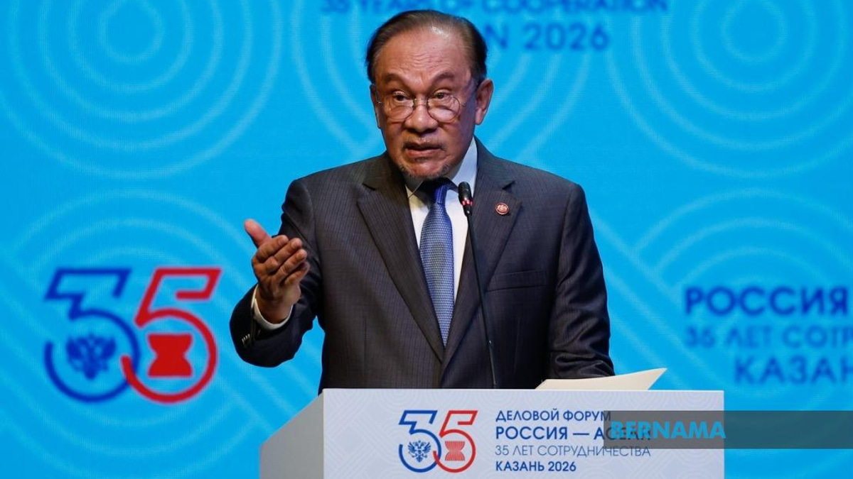 Anwar Charts Broader ASEAN-Russia Path, Spanning Trade to Literature in Kazan Visit