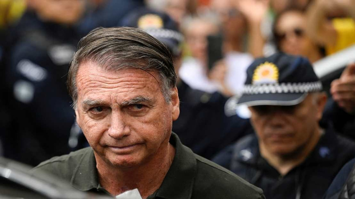 Brazil's Top Judge Blocks Milei from Visiting Detained Bolsonaro