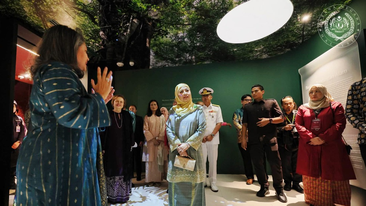 Queen Zarith Sofiah Opens Merdeka Textile Museum at Menara Merdeka