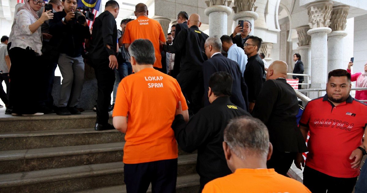 Former TH Chairman and Treasury Official Appear Before Court in Putrajaya for Remand Hearing