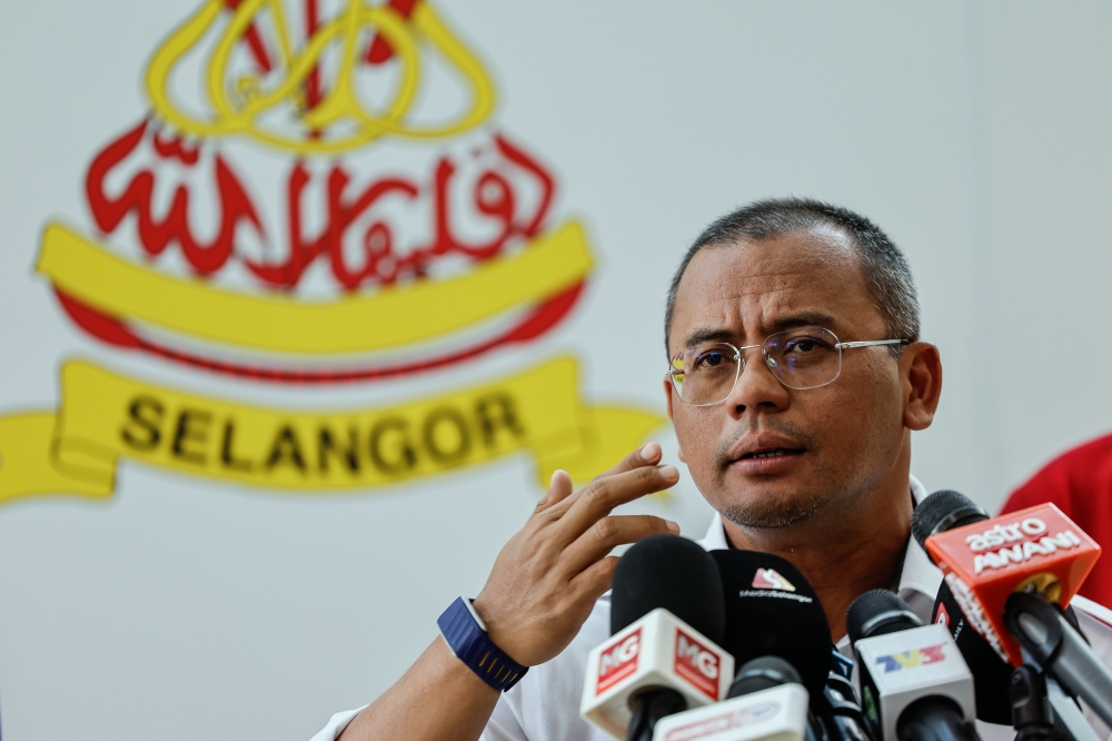 Selangor MB Warns of Local Assistance to Rohingya, Says Community Shielding Hampers Enforcement