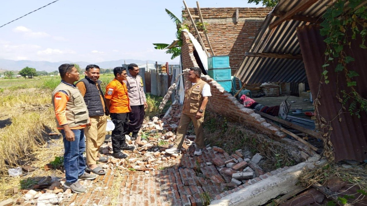 Death Toll From Flores Earthquake Reaches 38 as Indonesian Rescuers Battle Against Time