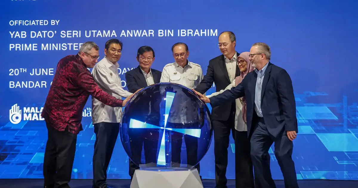 Anwar Appoints Semiconductor Industry Adviser to Bridge University Gap