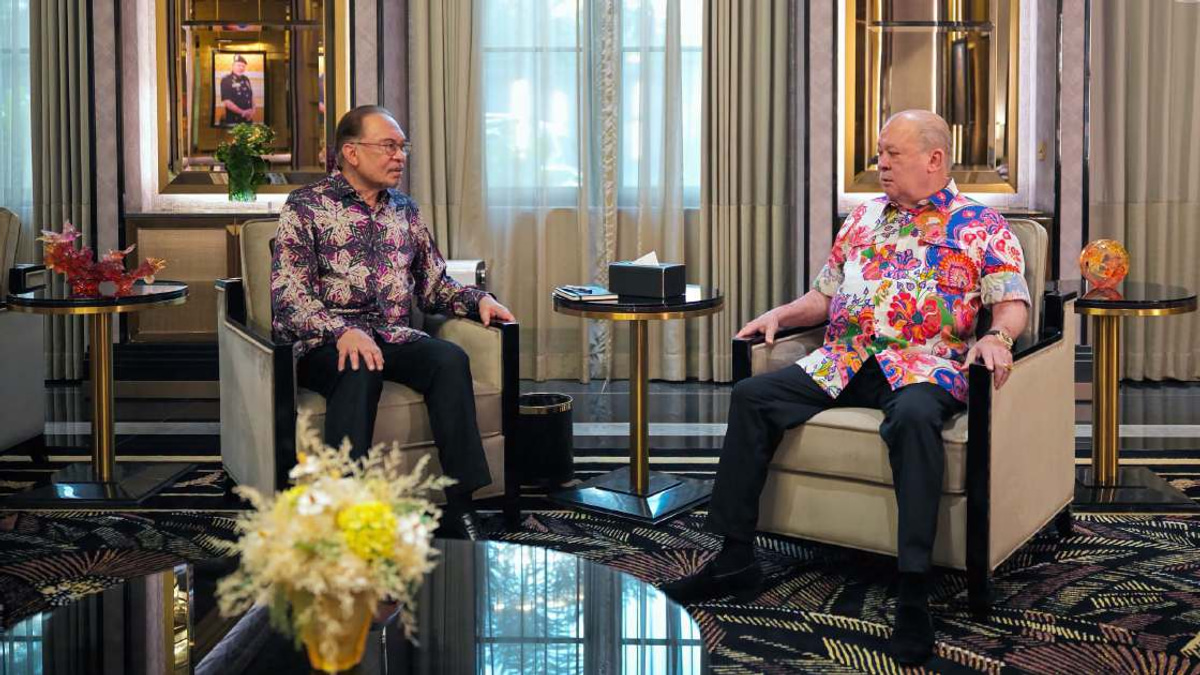 King Receives PM Anwar Ahead of Malaysia's 69th National Day