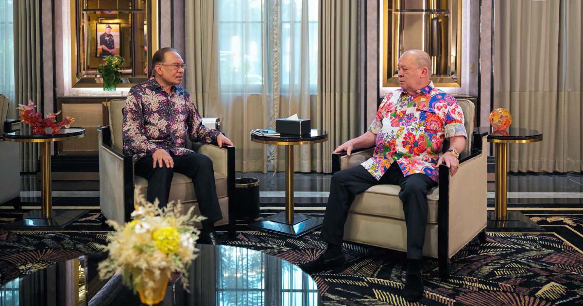 King Receives PM Anwar Ahead of Malaysia's 69th National Day