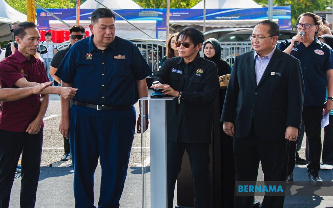 Azalina Urges Johor Voters to Back BN for Administrative Continuity
