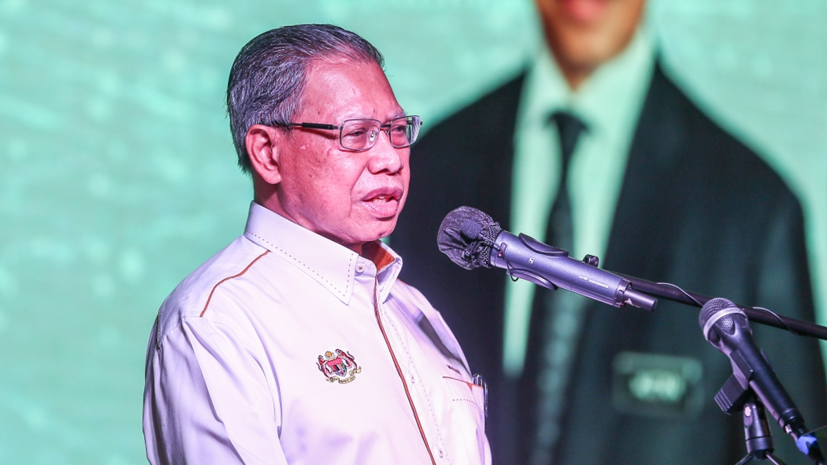 At 76, Mustapa Mohamed Rules Out GE16 Return, Urges Youth to Lead