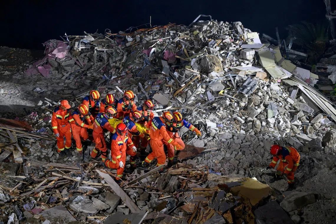 China mobilizes explosives to breach boulder barrier in Penghui landslide rescue