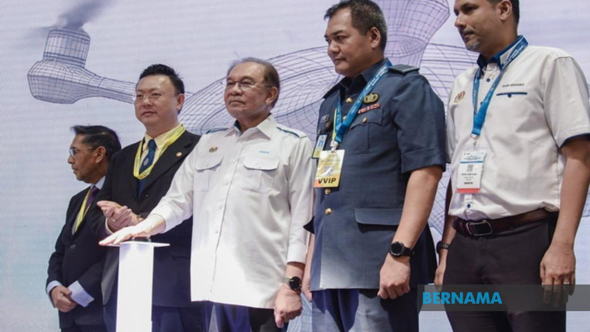 Malaysia Must Accelerate Drone Technology Development to Stay Competitive, Says PM Anwar