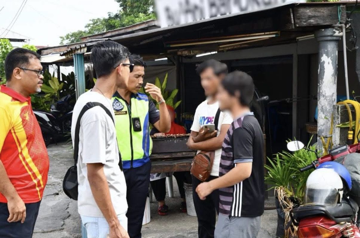 Joint Crackdown Nets 33 Undocumented Foreigners in Puchong Operation