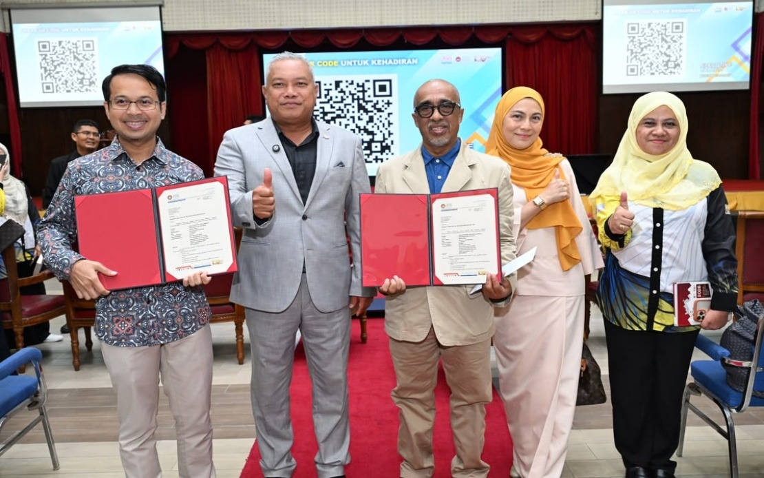 Veteran Actor Sabri Yunus, TV Host Fedtri Yahya Enrol in UPSI Master's Programmes via APEL.Q