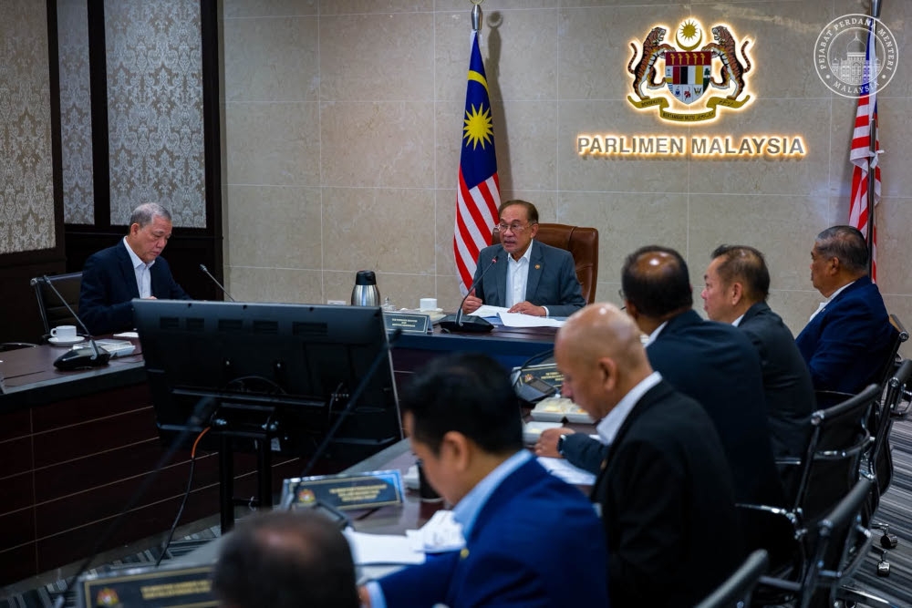 Anwar Orders Immediate Action to Shield Malaysia From Potential Super El Niño Food Crisis