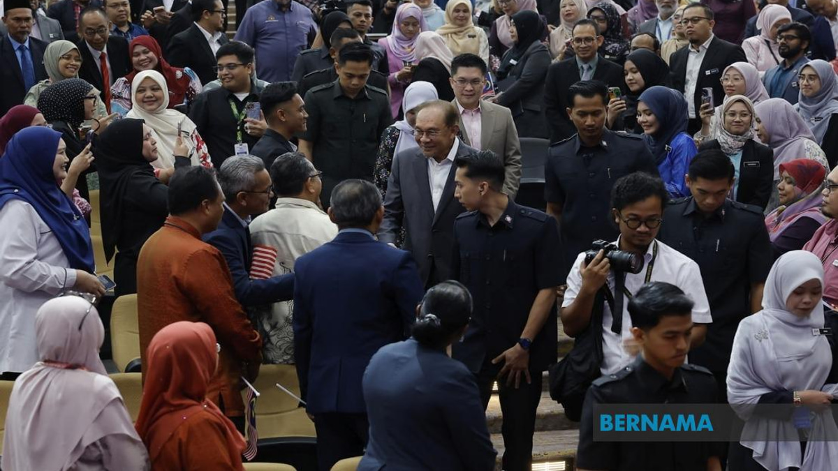 PM Anwar Calls for Strengthened Bahasa Melayu Education While Promoting Multilingualism
