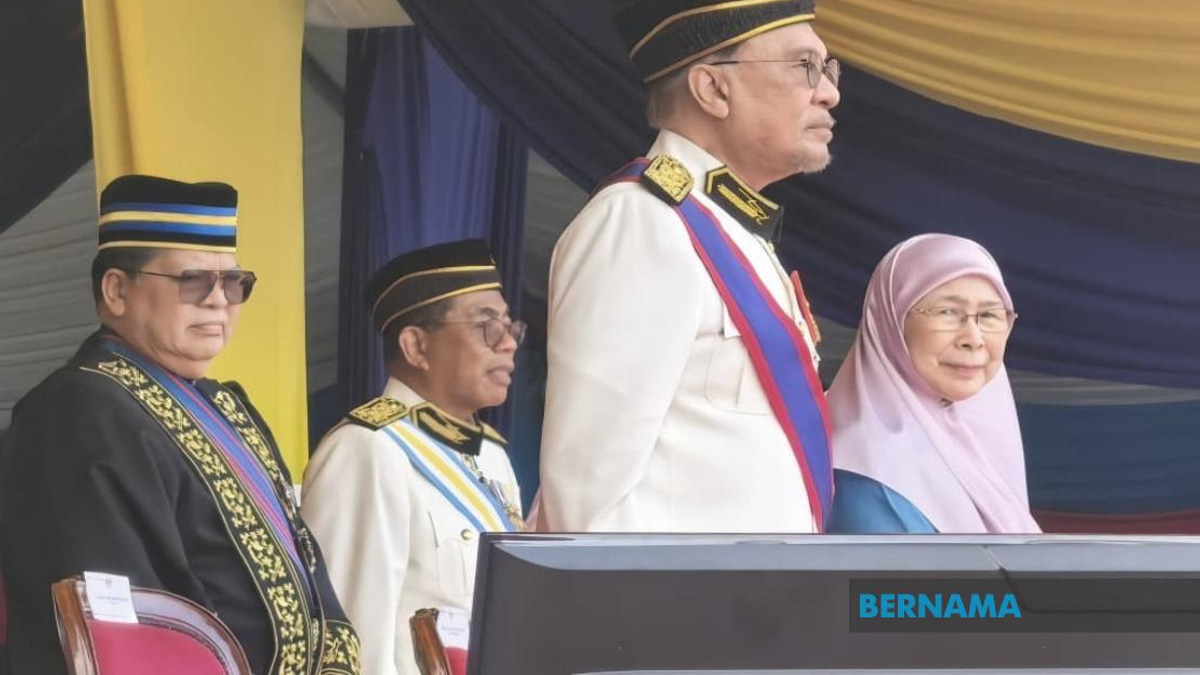 PM Anwar Calls On Youth To Honour Sacrifices Of Security Forces