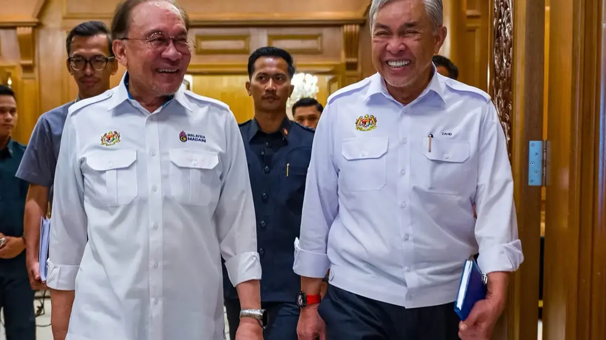 Anwar and Zahid Put on United Front Despite Simmering Coalition Tensions