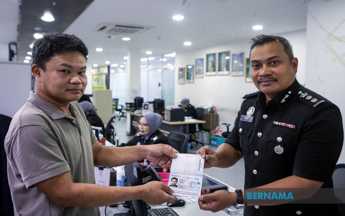 Perlis Immigration Launches Enhanced Passport with 94 Security Features