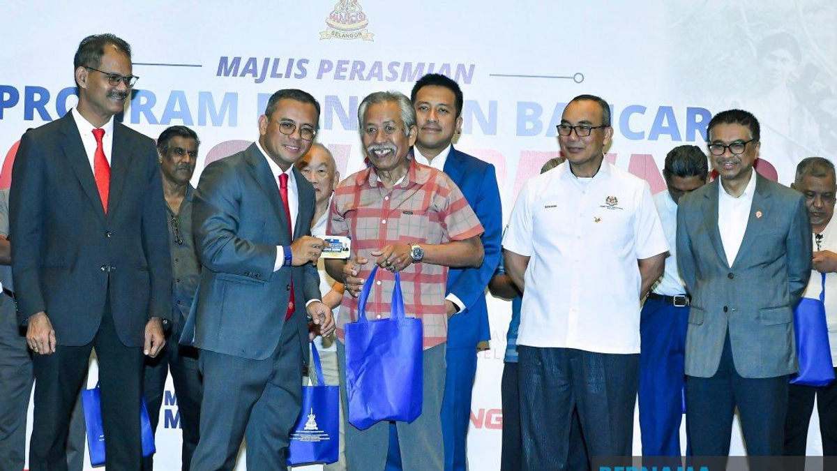 Selangor Aids 8,391 Non-Pensioned Veterans With Shopping Vouchers for Warriors' Day