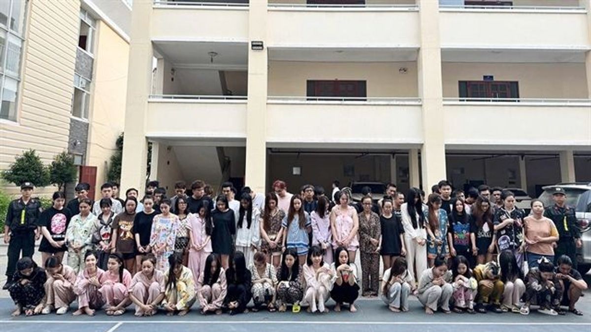 Vietnam Police Dismantle Major Drug-Laced E-Cigarette Smuggling Network, Arrest 65