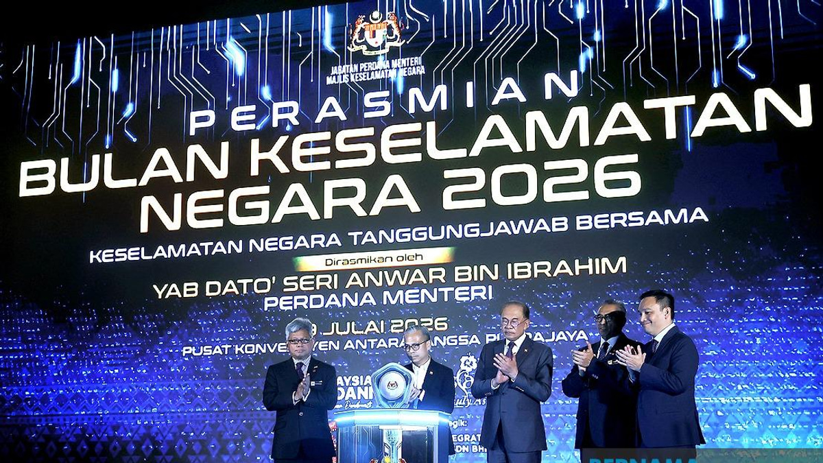 PM Anwar Calls for Focus on Modern Security Threats, Away From Divisive Identity Politics