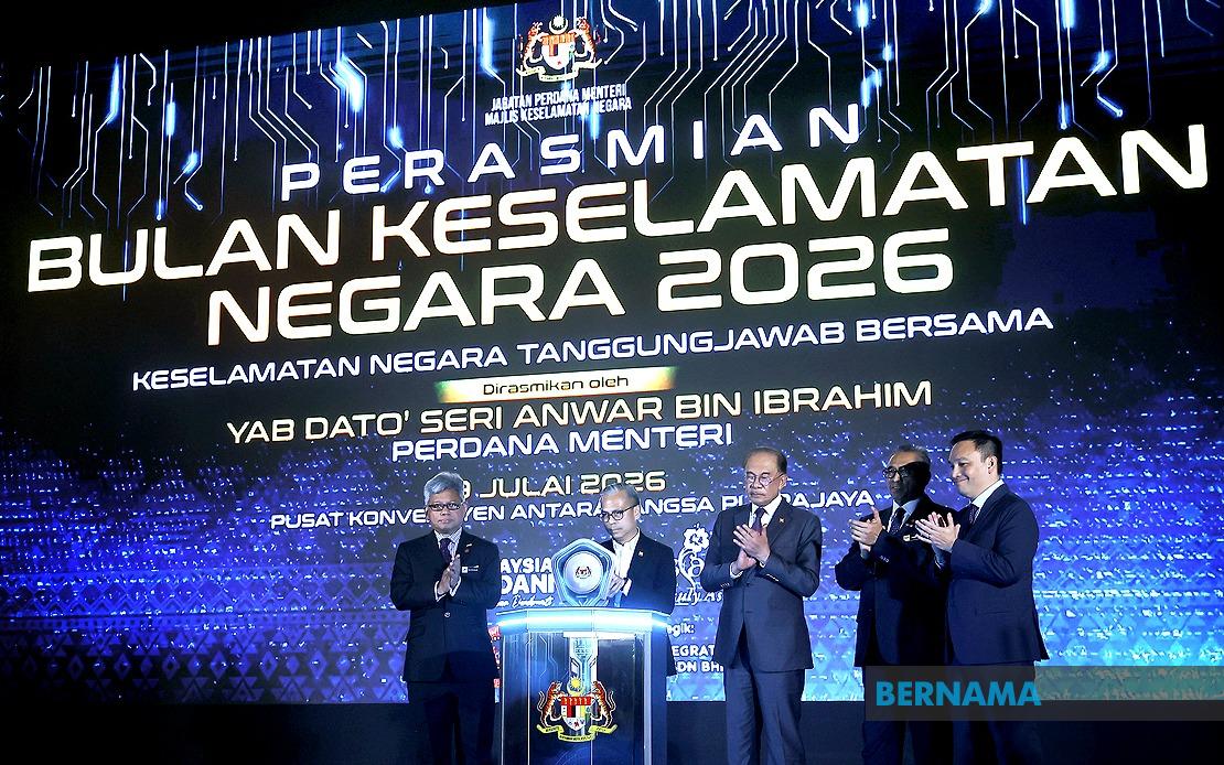 PM Anwar Calls for Focus on Modern Security Threats, Away From Divisive Identity Politics