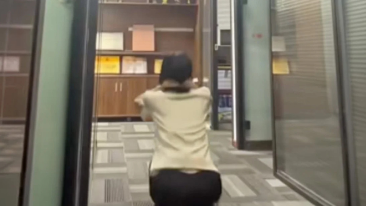Chinese Financial Consultant Suffers Severe Muscle Disease After Being Punished With 200 Squats