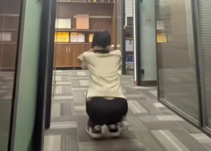 Chinese Financial Consultant Suffers Severe Muscle Disease After Being Punished With 200 Squats