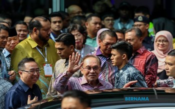Malaysia's 6% GDP Growth Signals Economic Momentum, But PM Cautions Against Revenue Assumptions