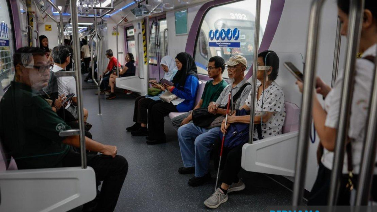 Shah Alam LRT3 Opens to Commuter Praise, Calls for Disability Access Improvements