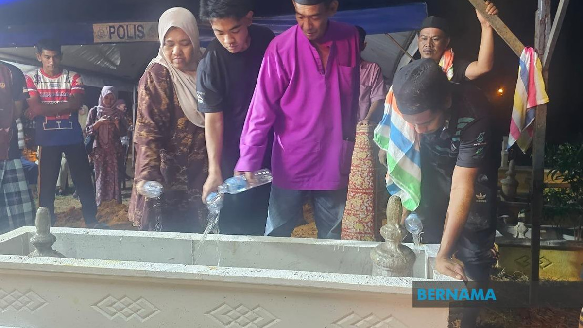 Young Constable Muhammad Raimi Laid To Rest After Electrocution Tragedy In Sabah