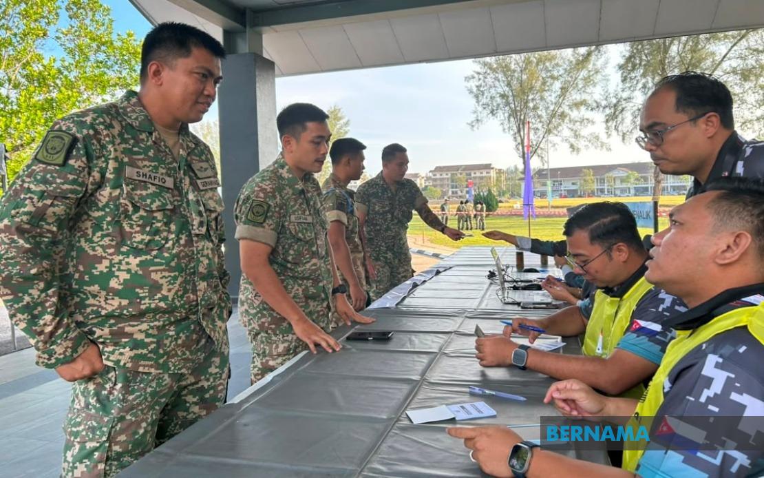 Johor Early Voting Gets Off to Smooth Start Despite Storm Warning