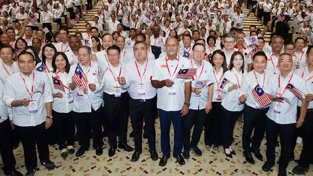 DAP Veteran Leader Calls for Party to Break Silence on Government Controversies