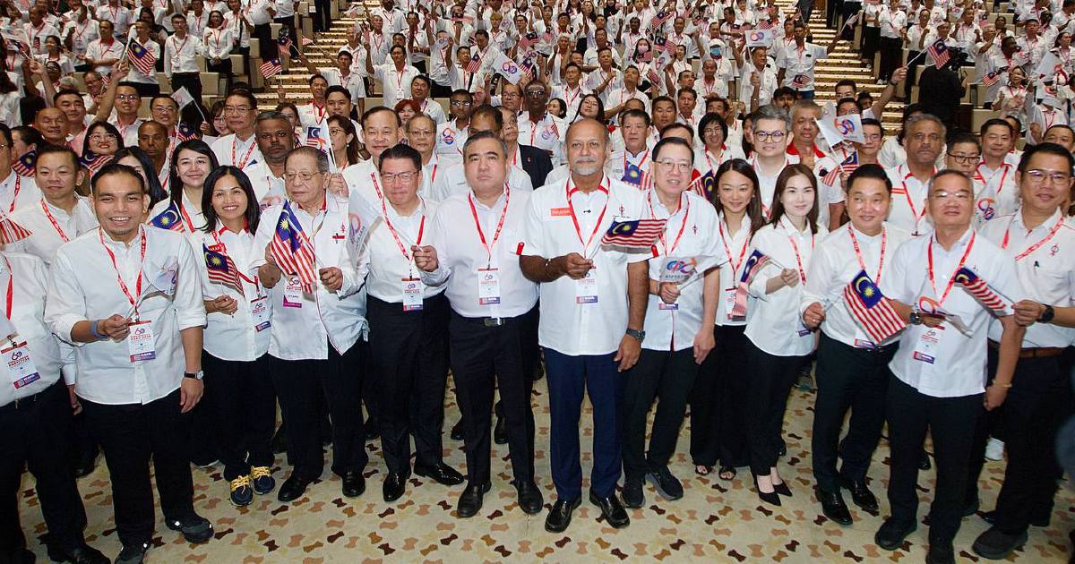 DAP Veteran Leader Calls for Party to Break Silence on Government Controversies