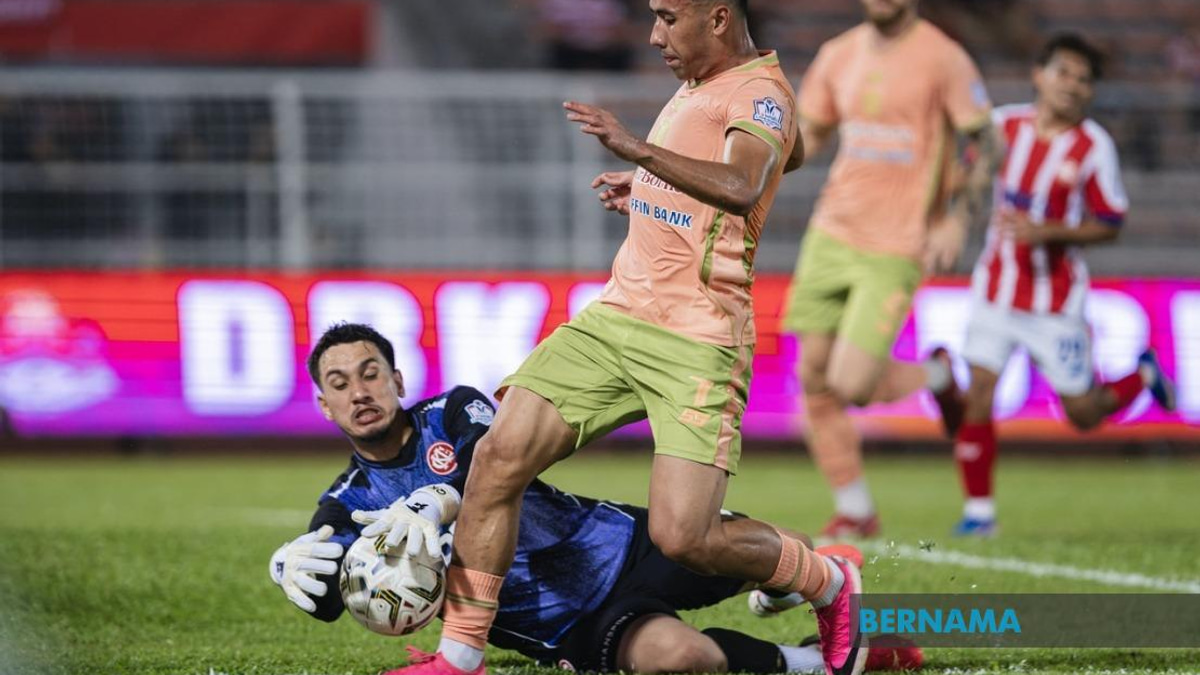 KL City Coach Dollah Salleh Faces 'Unprecedented Crisis' as Illness and Registration Issues Cripple Super League Campaign