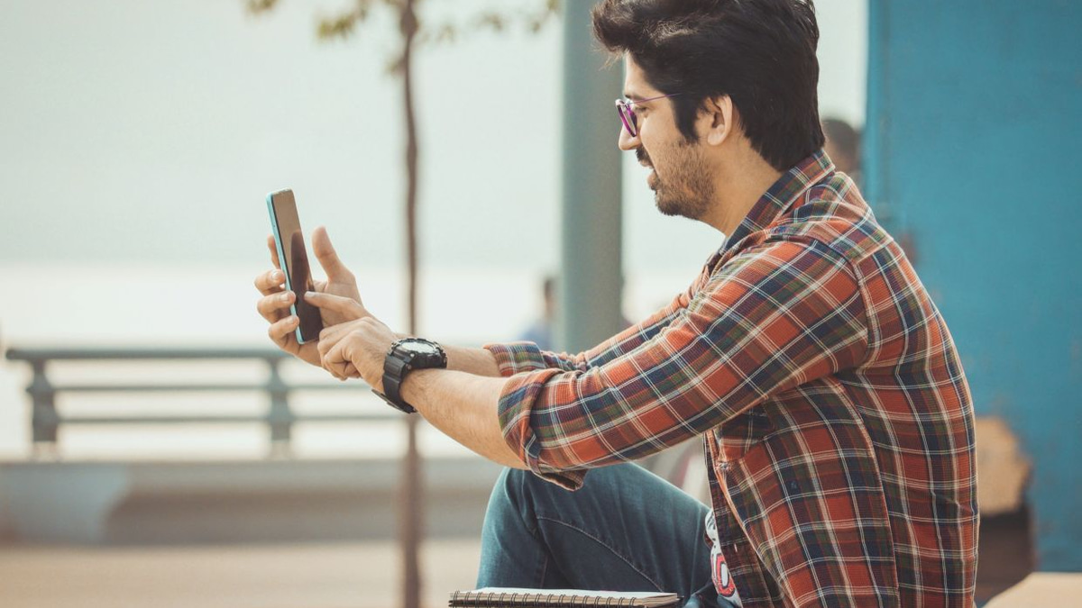 India's Gen Z Protesters Turn to Bluetooth Messaging as Government Cuts Internet