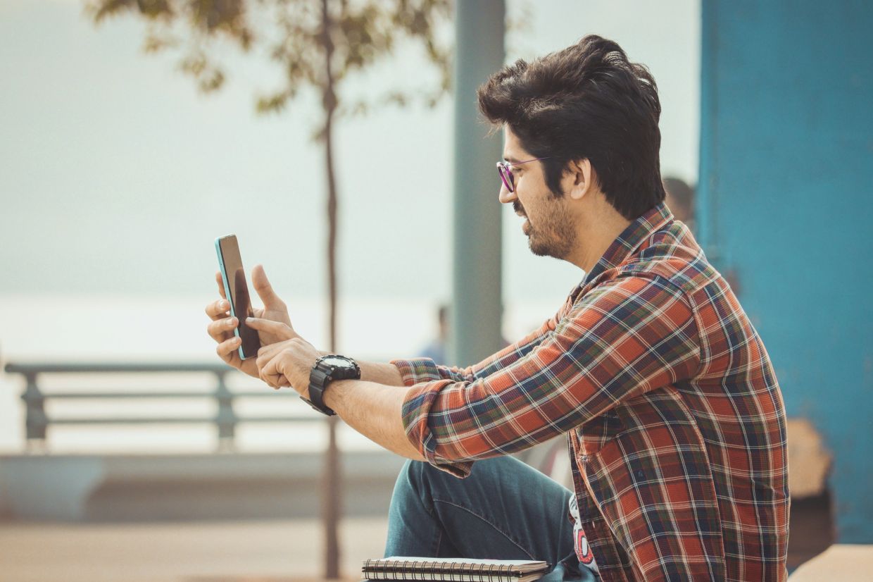 India's Gen Z Protesters Turn to Bluetooth Messaging as Government Cuts Internet
