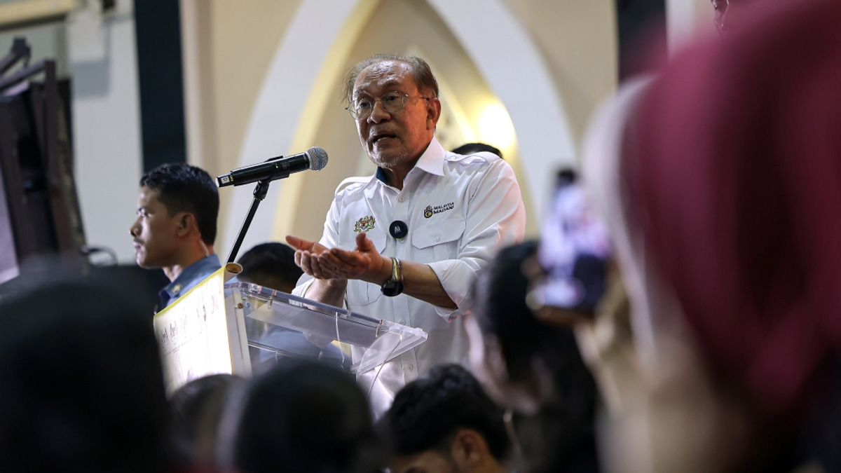 Anwar Calls for Special Parliament Session to Debate Tabung Haji Report Findings
