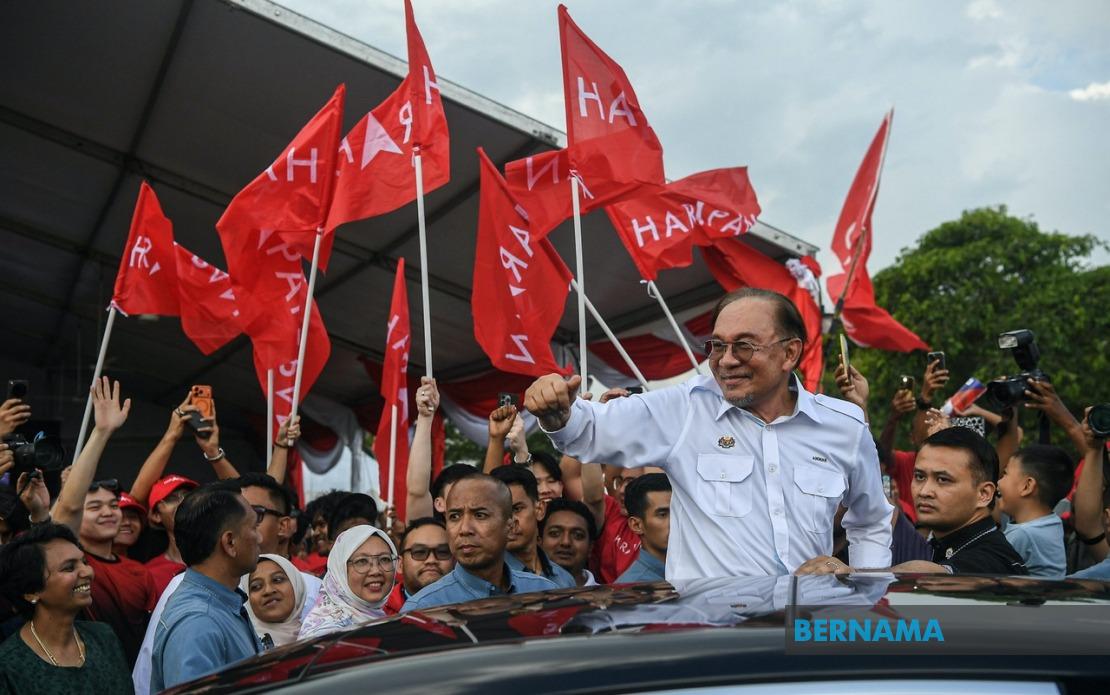 Anwar's Johor Campaign Trail Energises Pakatan Harapan Machinery Ahead of Polls