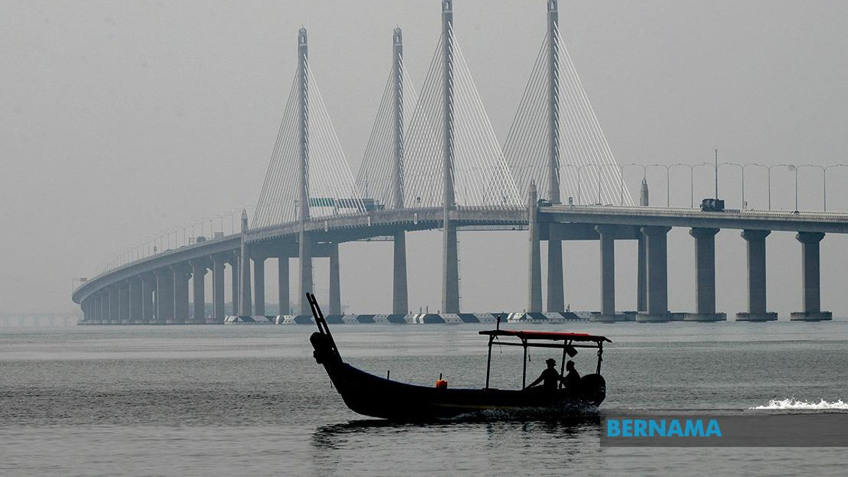 Penang Seeks Balanced Solution to Fishing Ban Under Two Major Bridges