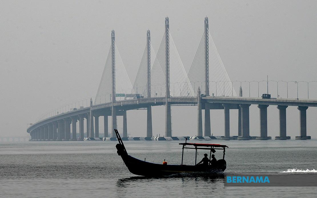Penang Seeks Balanced Solution to Fishing Ban Under Two Major Bridges