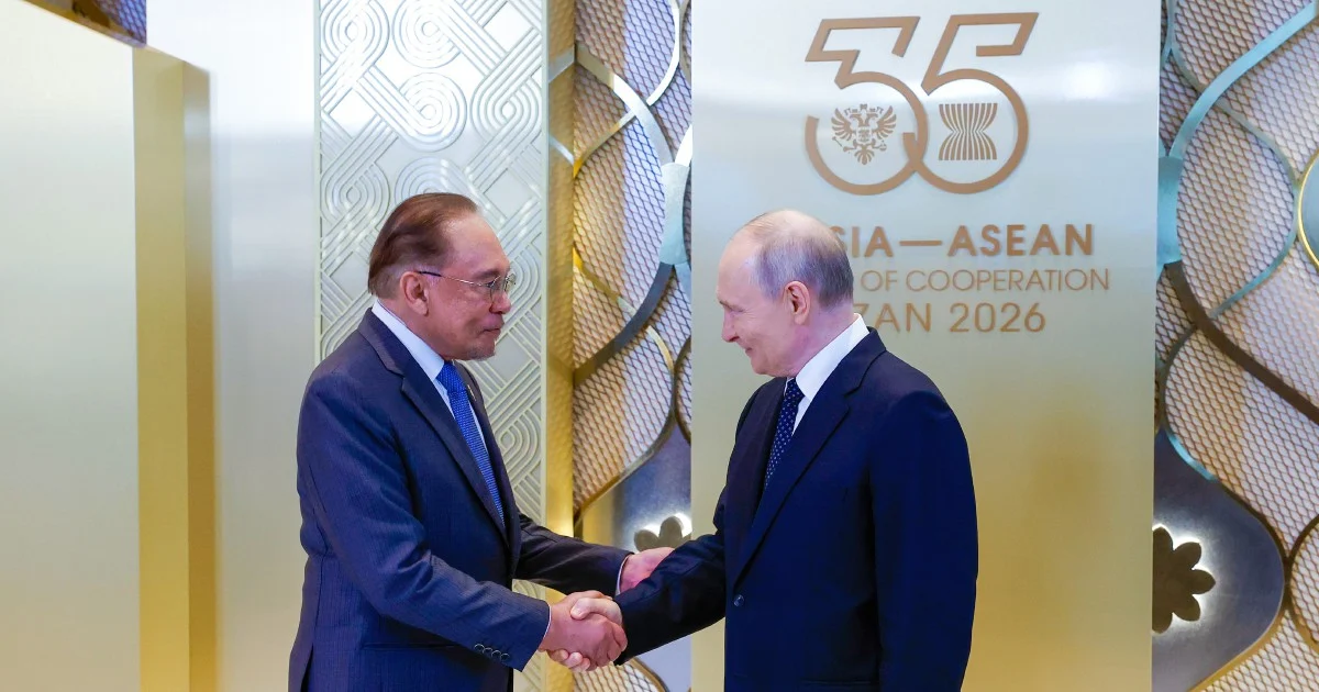 Anwar and Putin Explore Energy Ties and Currency Trading in Kazan Meeting