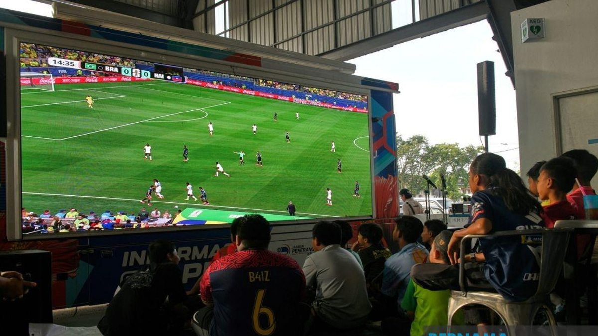 Free World Cup Broadcasts Ease Financial Burden on Businesses and Families, Says Fahmi